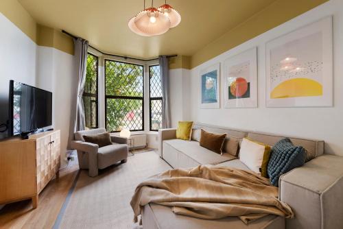 Tollington Apartment | Peaceful Crouch Hill Flat by MoreThanStays