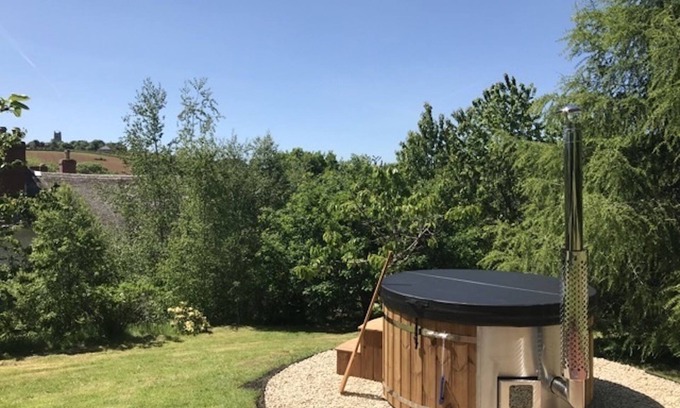 Crediton House | Peaceful Devon hideaway with wood fired hot tub and great pubs.