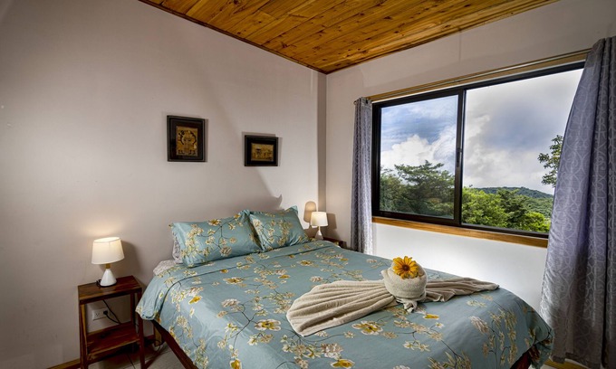 Monteverde House | Peaceful Eco-Suite in Monteverde with Wildlife Views & Private Entry