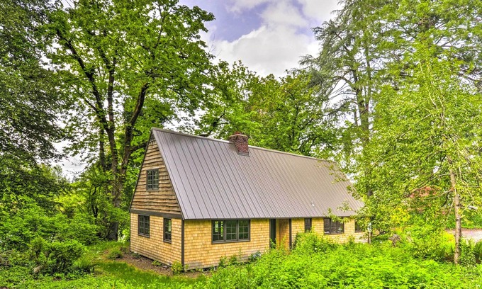 Carver Cottage | Peaceful + Elegant Cottage w/Riverside View