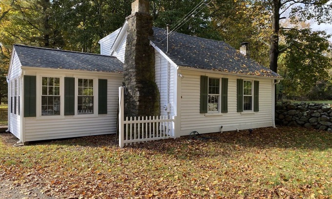 East Greenwich Cottage | Peaceful Escape - Cozy Cottage at Honey Rock Farm