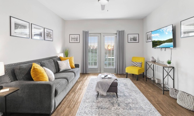 Madison Apartment | Peaceful Extended Stay - Pool & Gym