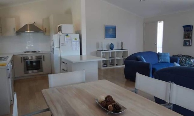 Dalrymple House | Peaceful family friendly accommodation close to the beach and jetty