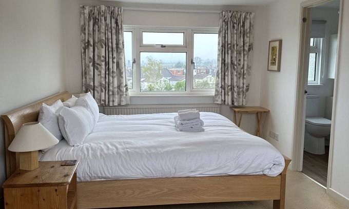 Horfield House | Peaceful Family Retreat Near Gloucester Road