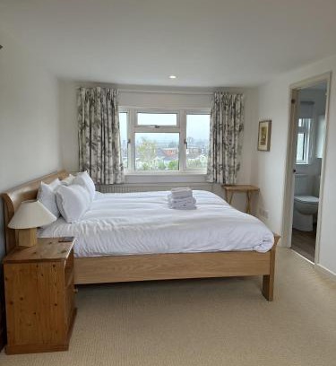 Horfield House | Peaceful Family Retreat Near Gloucester Road