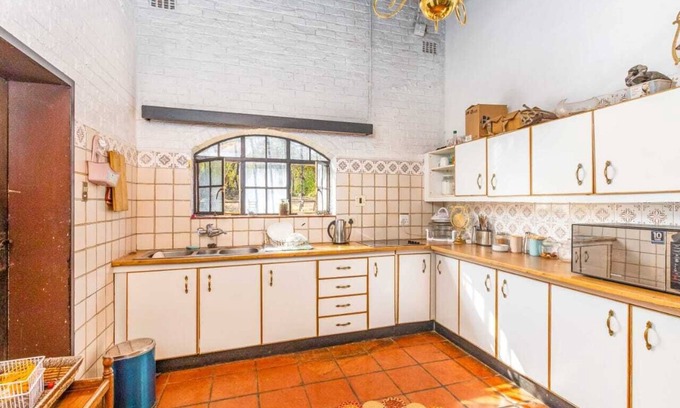 Pretoria Other | Peaceful FarmhousenHacienda courtyard, full kitchen, peaceful, nature's haven.nn