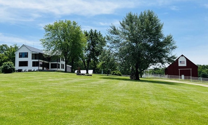 Tea Other | Peaceful Farmhouse - newly renovated with beautiful countryside views