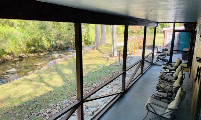 Andrews Cabin | Peaceful Firefly Creek Cabin in Nantahala- pet-friendly