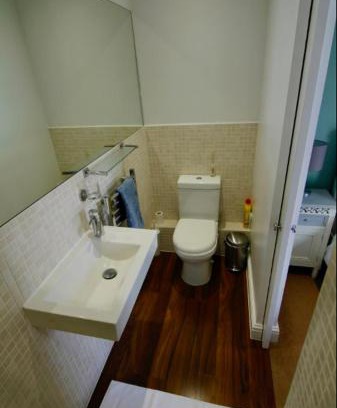 Winchester Apartment | Peaceful flat five minute stroll to beach
