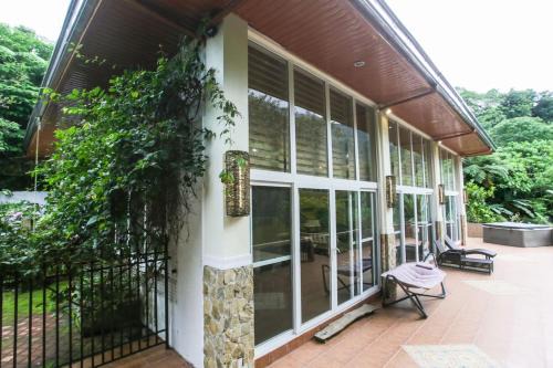 Laguna Province House | Peaceful Forest Haven 3 BR Bangkong Kahoy