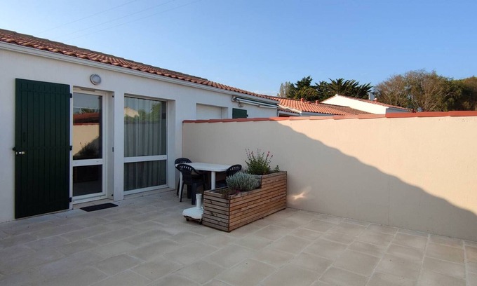 Cheray House | Peaceful Apartment in St. Georges d’Oléron with Pool, Close to Market and Shops