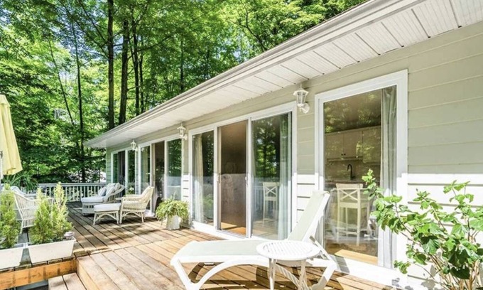 Tiny House | Peaceful French Chalet 10 min from Thunder Beach Georgian Bay