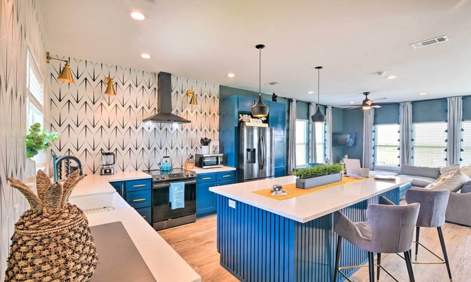 Pointe San Luis House | Peaceful Galveston Getaway w/Deck: Walk to Beach