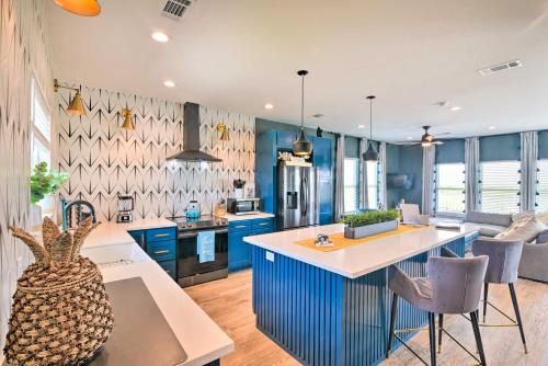 Pointe San Luis House | Peaceful Galveston Getaway with Deck Walk to Beach