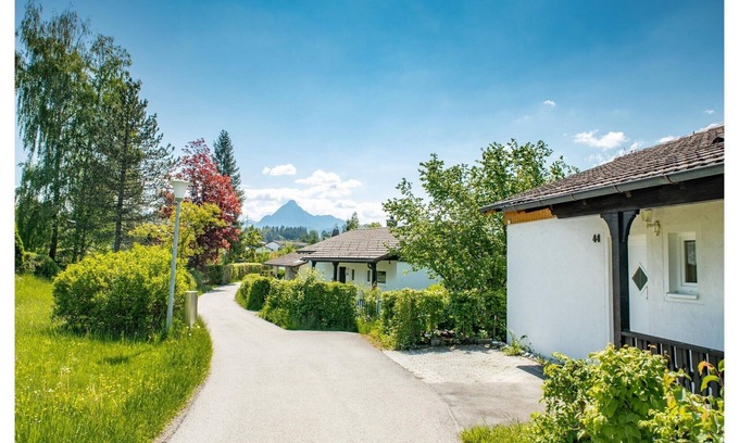 Schwarzenbach House | Peaceful Garden Apartment