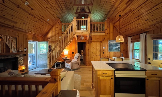 Tiger Cabin | Peaceful Gated Retreat on Murray Cove