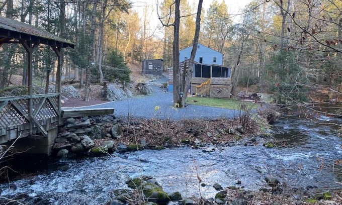 East Stroudsburg House | Peaceful Gateway to Island Creek Cottage