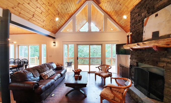 Piney Creek Cabin | Peaceful getaway at a beautiful cabin in the NC mountains!