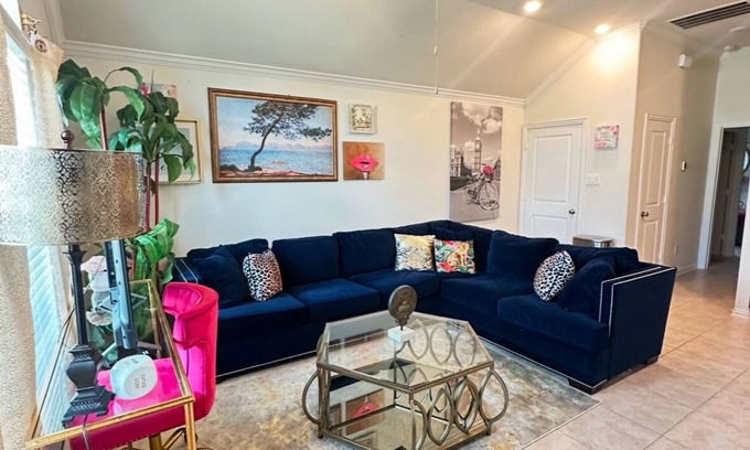 Iowa Colony Apartment | Peaceful getaway close to the city. Minutes to Everything. Amenities galore!