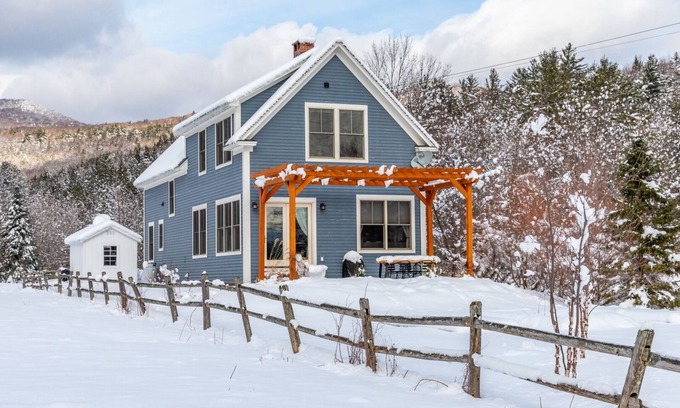 Moscow House | Peaceful Getaway in Stowe on Quiet Road