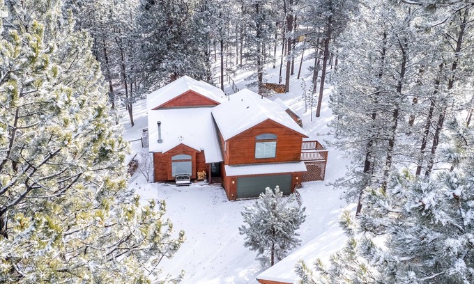 Bailey Cabin | Peaceful getaway in the woods with fully fenced yard- Pet friendly!