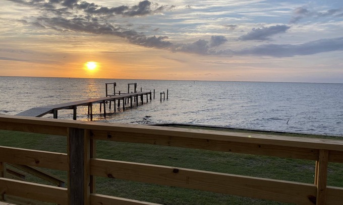 Davis House | Peaceful Getaway with Amazing Views - Cape Lookout & Beaufort nearby - SLEEPS 8