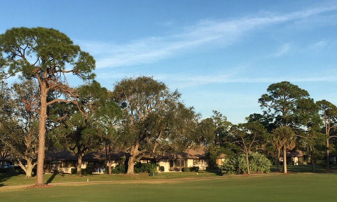 Hunt Club House | Peaceful GOLF COURSE View Club Cottage