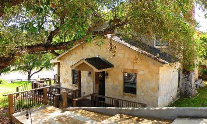 Lakehills House | Peaceful Hill Country Getaway at Medina Lake, a short drive from San Antonio
