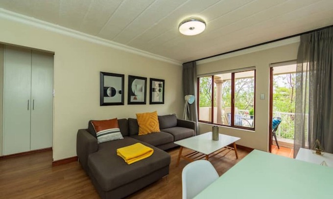 Greater Johannesburg Metropolitan Area Apartment | Peaceful home 4,7km to Sandton city