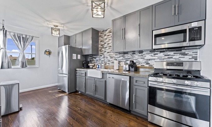 Fullerton House | Peaceful Home 5 Miles To Disneyland Tesla Charger 3 Bedroom Fullerton