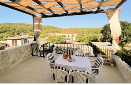 Zrnovo House | Peaceful home in old village