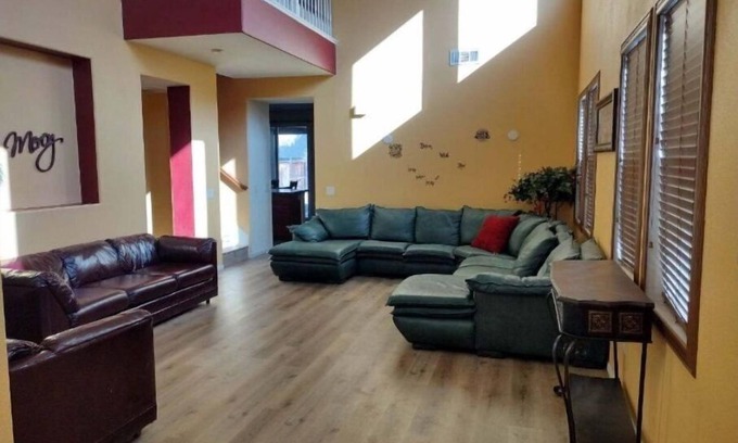 Corona House | Peaceful Home in quiet community