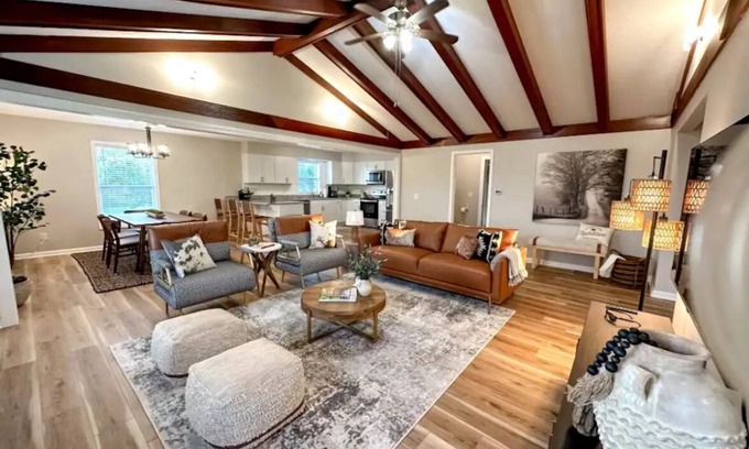 Elizabethtown House | Peaceful home with a close proximity to downtown, sports park, and more