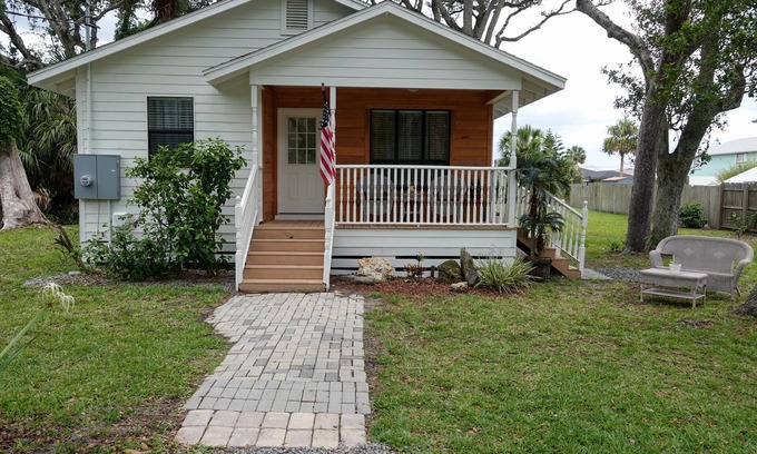 Marineland Acres House | Peaceful Home with a Private Guest House in the Backyard! Easy Beach Access!