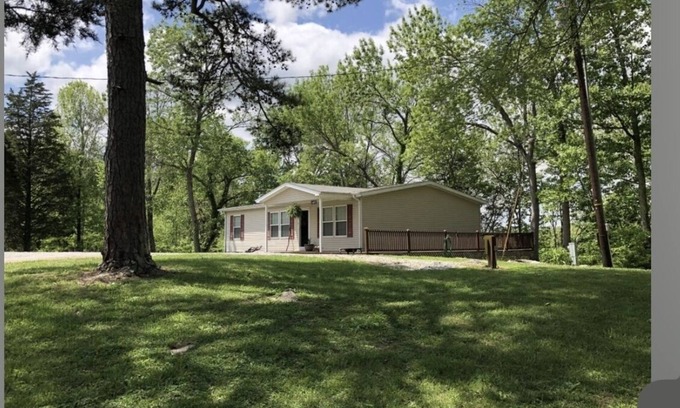 Burnside House | Peaceful home with lake front views! Swimming, fishing, minutes to LCRH
