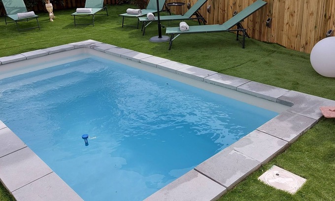 Montelimar House | Peaceful house, 3 air-conditioned bedrooms upstairs, private pool, enclosed garden