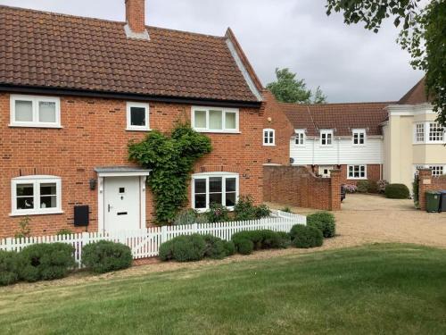 Aldeburgh Villa | Peaceful house ideal for dogs lovely location