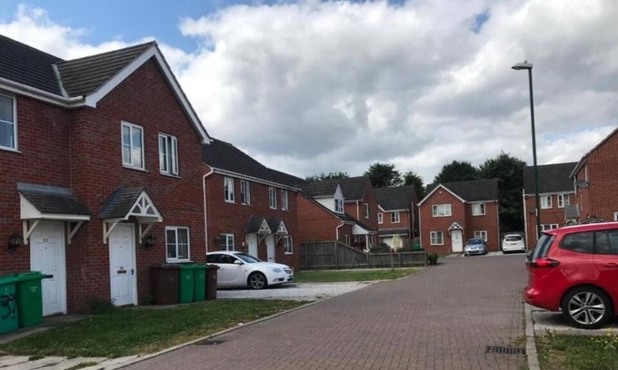 Nottingham Villa | Peaceful House That Accommodates up to 15 Guests in Nottingham!