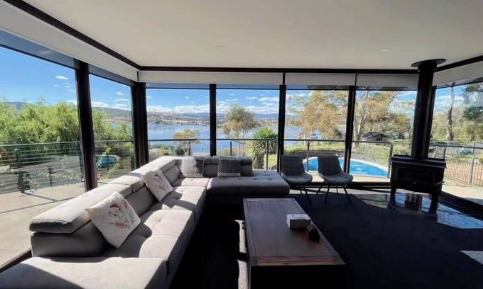 Granton Villa | Peaceful house with great ocean & mountain view!