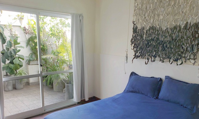 La Plata House | Peaceful house with one bedroom and two forested gardens near Cathedral