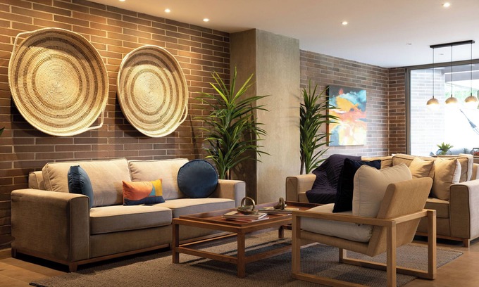 La Florida Apartment | Peaceful Indoor-Outdoor Living 2,023 s.f. Provenza with pool and gym