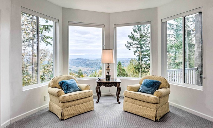 Issaquah House | Peaceful Issaquah Hideaway w/ Sweeping Views