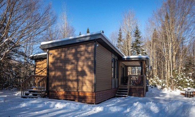 Portneuf Regional County Municipality Ski Chalet | Peaceful lakeside cottage