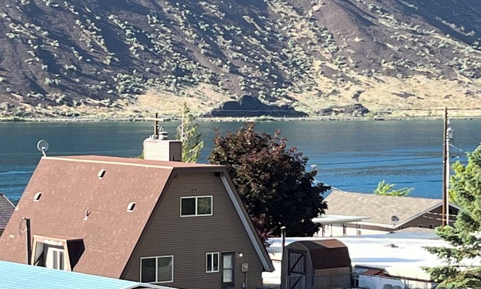 Coulee City House | Peaceful Lake House with View of Blue Lake. Coulee City, Wa.