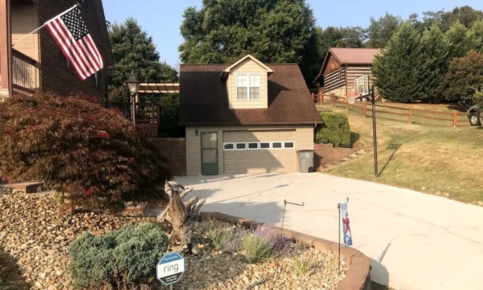 Hamblen County House | Peaceful Lake/Nature View Loft Getaway
