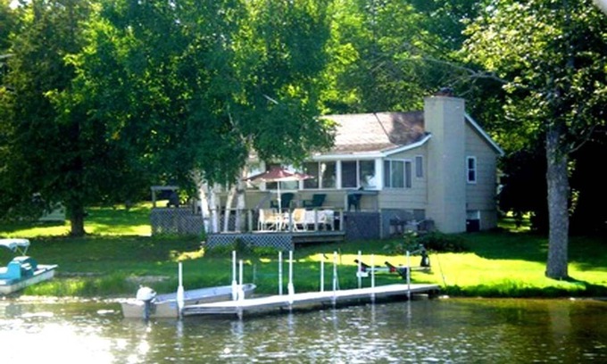 Hale Cottage | Peaceful Lakefront Cottage with kayaks, canoe, paddleboat and fishing rowboat