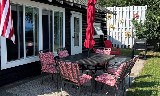 Cheboygan Cabin | Peaceful Lakefront Getaway 2 B/1 BA