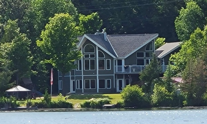Bonnechere Valley House | Peaceful lakefront retreat