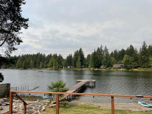 Belfair House | Peaceful Lakefront Retreat