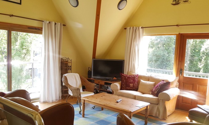 Rock Cottage | Peaceful location within short walk to local amenities and beaches.